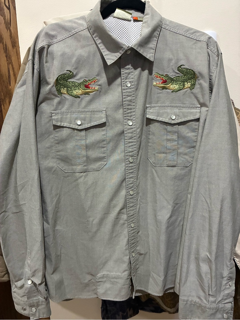 Howler Brothers -Big Gators Gaucho Men’s Snapshirt - size LARGE